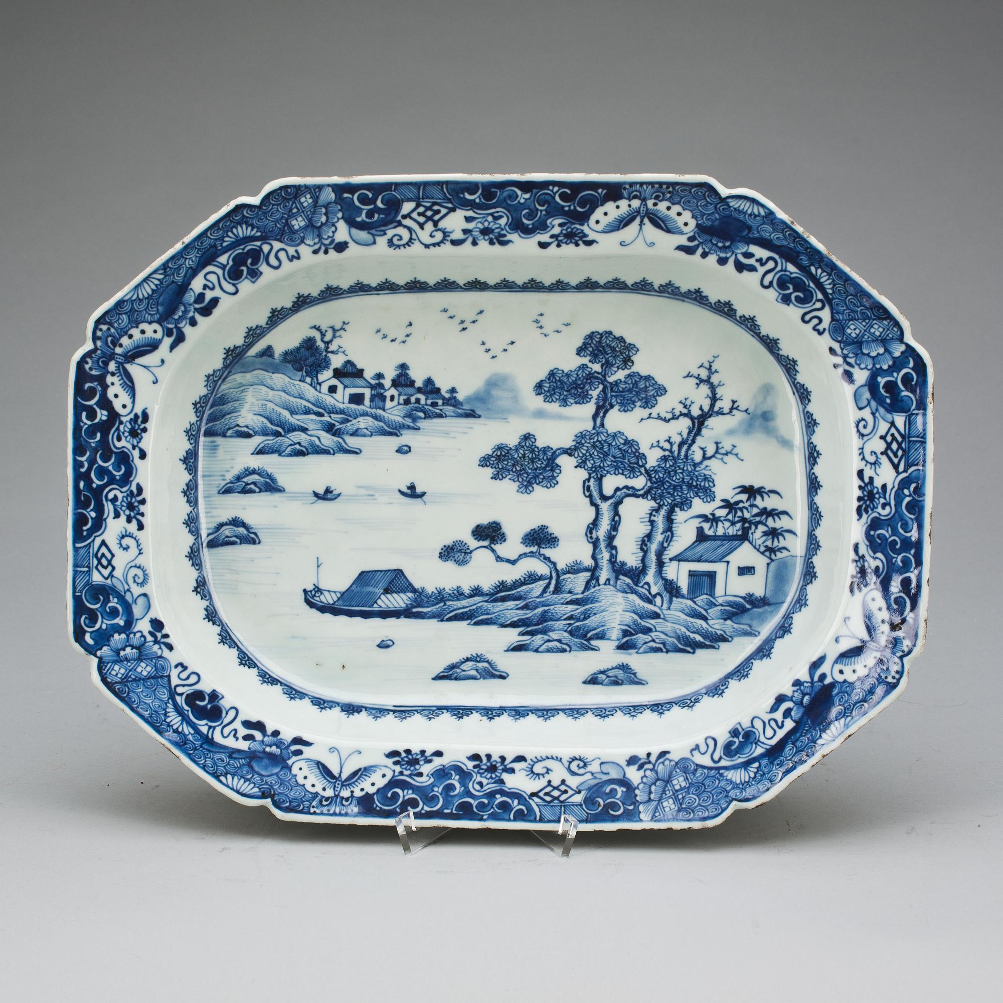 TERRINFAT, porslin, Kina, Qianlong (1736-95).