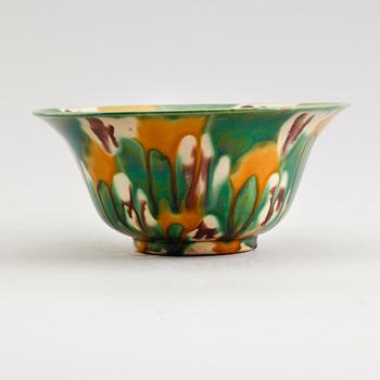 An egg and spinach bowl, Qing dynasty.