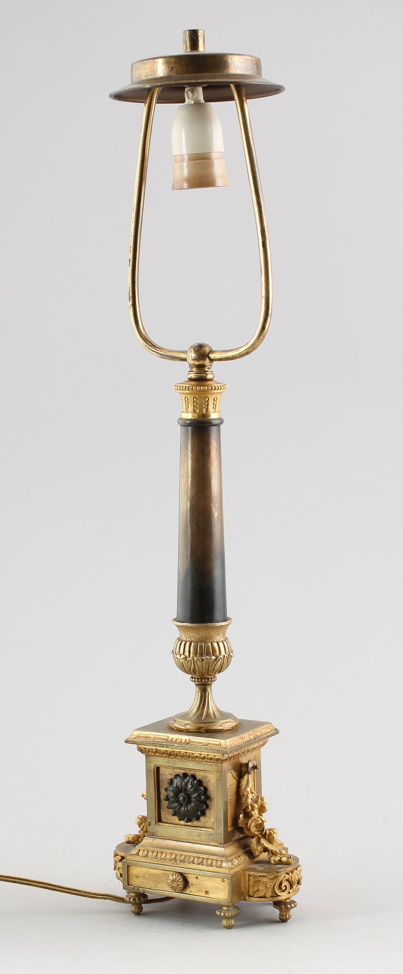 BORDSLAMPA, gustaviansk stil, 1900-talets första hälft.