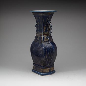 VAS, porslin. Qingdynastin, 1800-tal.