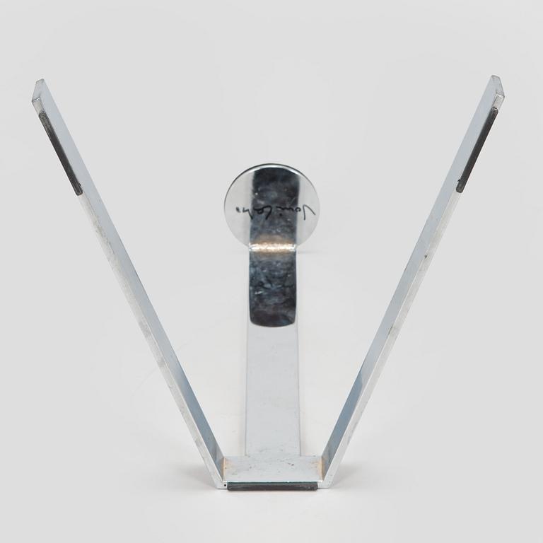 Jouni Leino, Tarjotinpöydän jalusta ,"Grip" Jouni Leino Design Studio 2009.