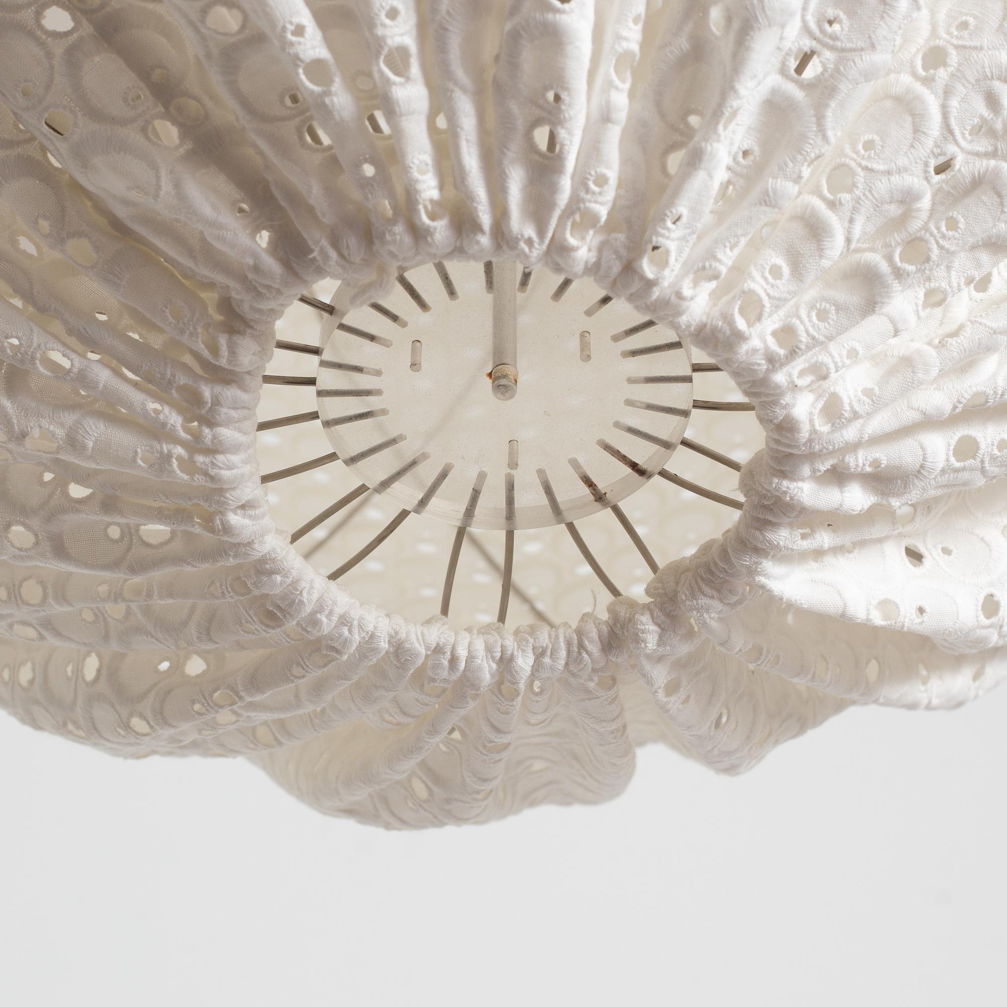 Tore Ahlsén, taklampa, "Pia-lampan", Gärsnäs.