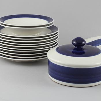 SERVISDELAR, 16 st, porslin, "Koka Blå", Hertha Bengtsson, Rörstrand, 1956-1988.