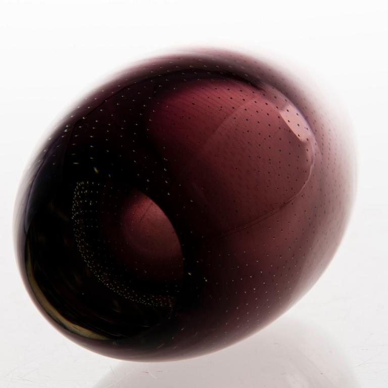 GUNNEL NYMAN, a glass vase, with unclear signature, Nuutajärvi.