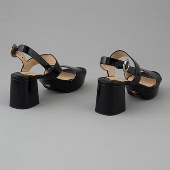 PRADA, sandaletter, storlek 38.