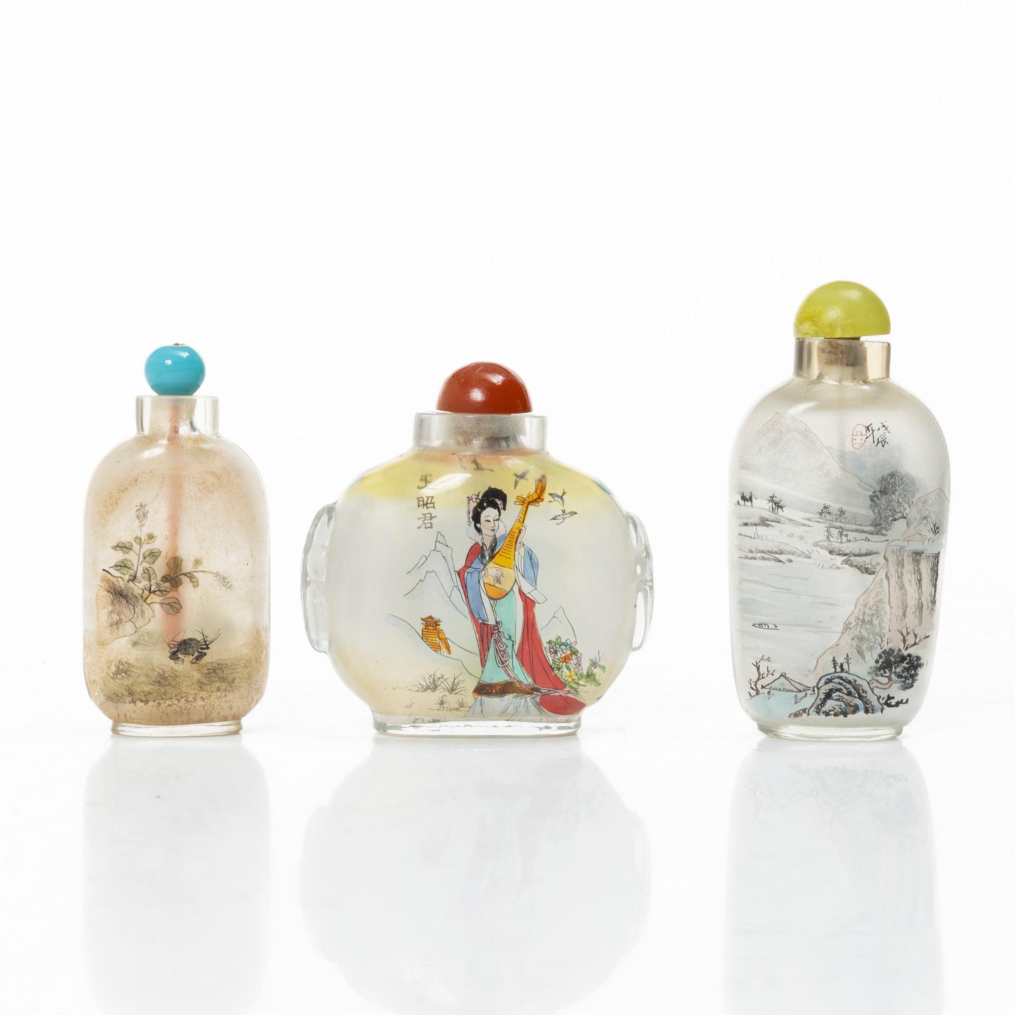 A group of three Chinese glass snuffbottles, 20th century.