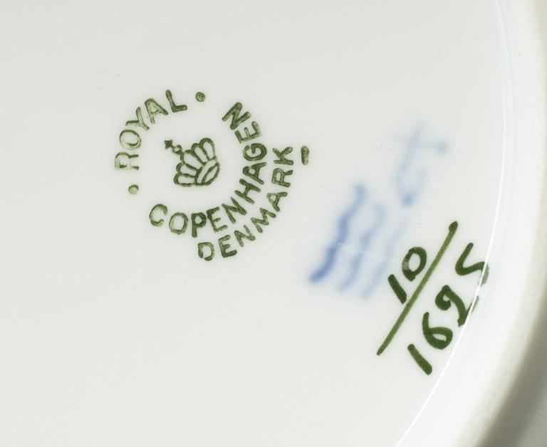 MATSERVIS, 33 delar, "Blå blomst", Royal Copenhagen.