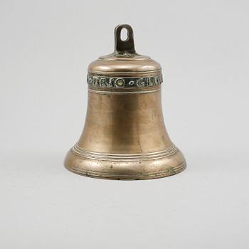 KLOCKA, mässing, daterad 1658, möjligen senare avgjutning.