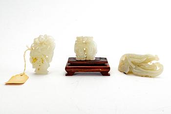 A set of three Chinese nefrit figurines 20th century.