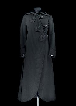 1517. A black wool coat from around 1900.
