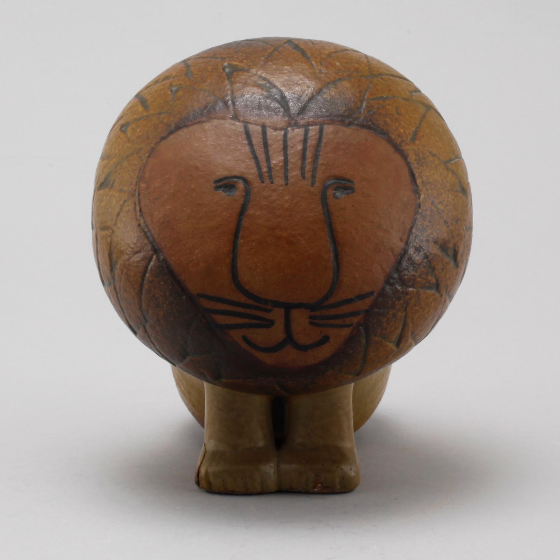 FIGURIN, chamotterat stengods. Lisa Larson, Gustavsberg, ur serien "Afrika", formgiven 1964.