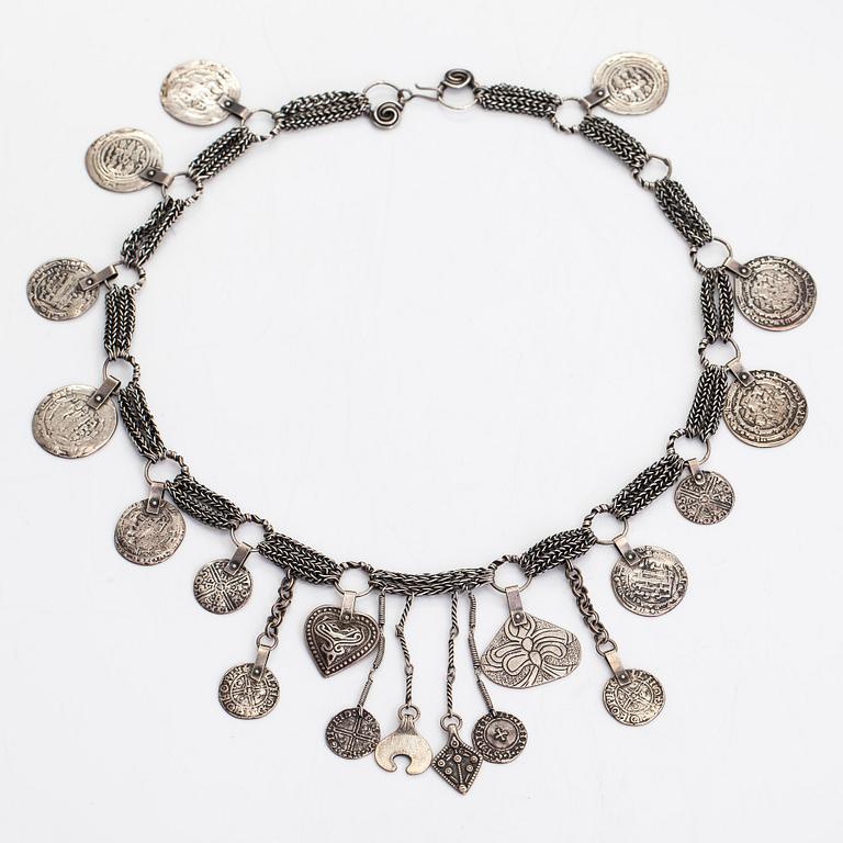 Kalevala Koru, jubileumscollier, Kalevalaepos 150 år, sterlingsilver, Helsingfors 1984.