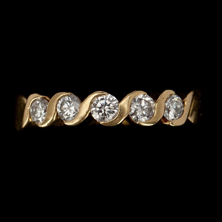 RING, guld 18K och 5 st briljantslipade diamanter, tot. 0,35 ct. Finska stämplar. Vikt 6 g.