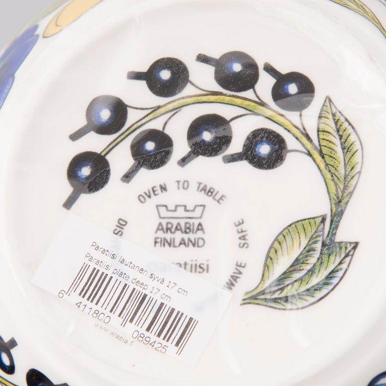 BIRGER KAIPIAINEN, a 69-pcs 'Paratiisi' tableware set for Arabia, latter half of the 20th Century.
