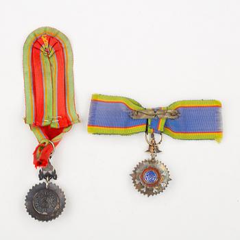 THAILÄNDSKA ORDNAR, 2 st, Thailändska kronan resp Vita elefantorden.