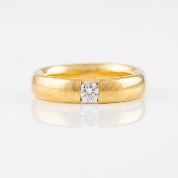 Ring in 18K gold with a round brilliant-cut diamond.