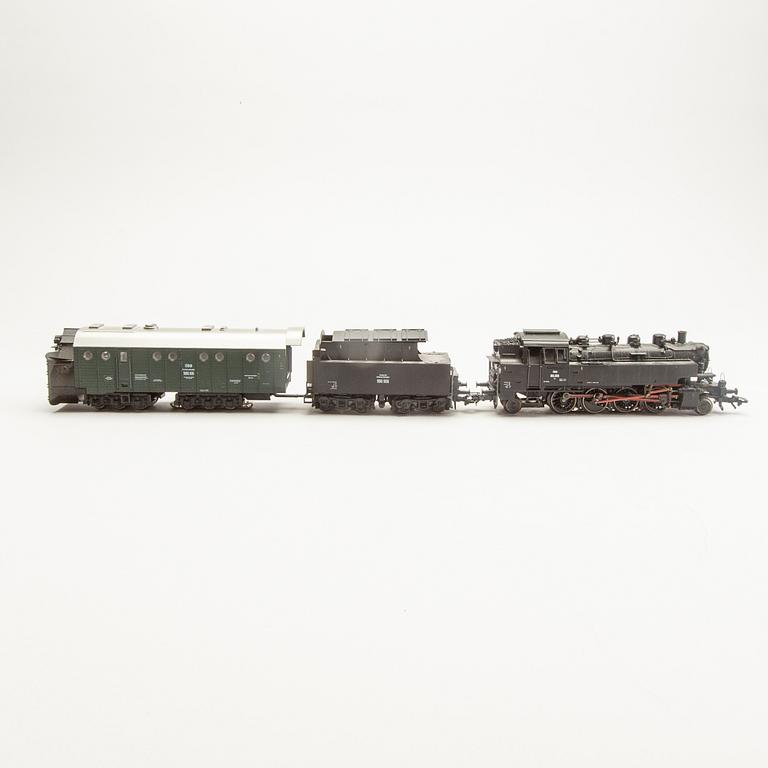 2 Märklin locomotives.