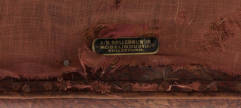 FÅTÖLJ, Chesterfield-modell, AB Sollebrunns Möbelfabrik, 1900-talets första hälft.