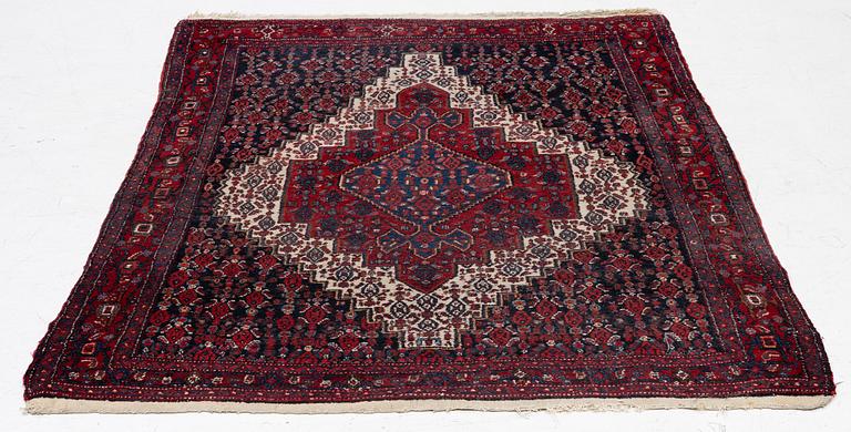 A Senneh rug, c. 200 x 150 cm.
