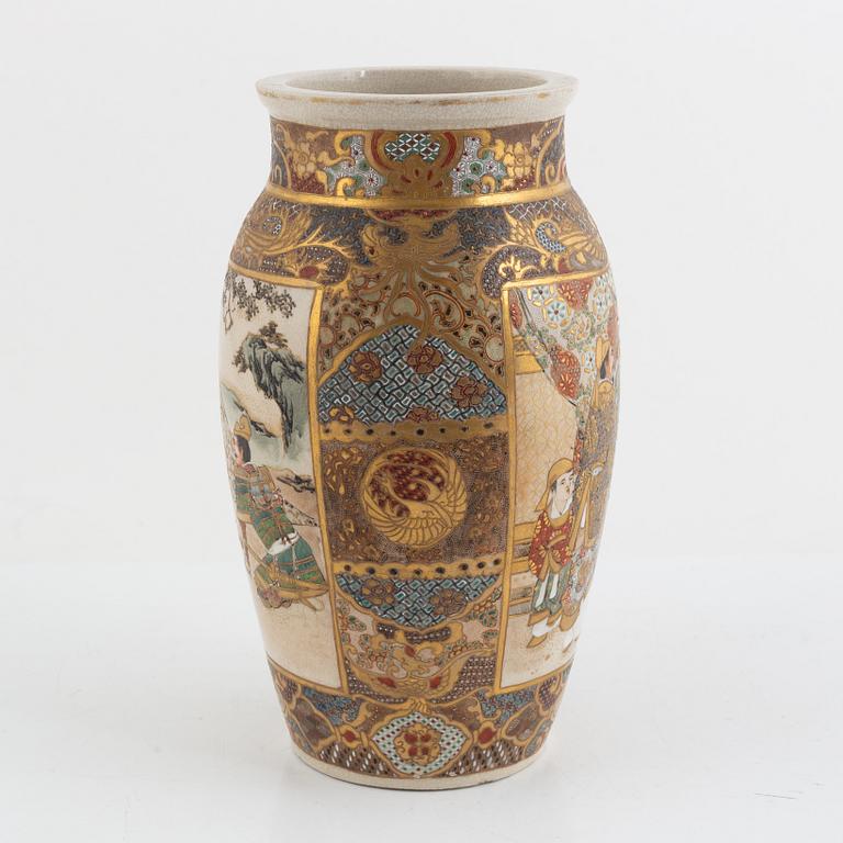 A Satsuma ware porcelain vase, Japan, Meiji (1868-1912).