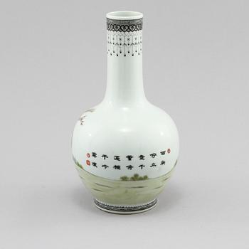 VAS, porslin, Kina, 1900-tal.