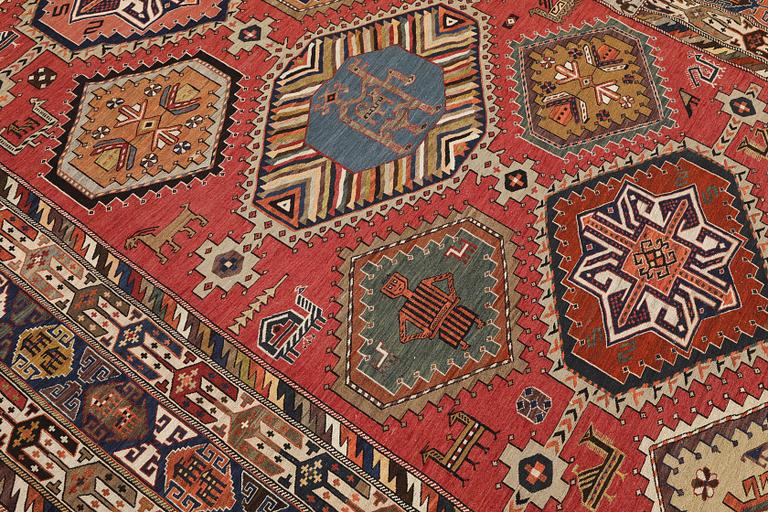 Semi-antique Kelim Sumak carpet, 296 x 203 cm.