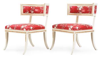 441. A pair of late Gustavian circa 1800 klismos armchairs.