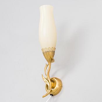 Mauri Almari, A mid-20th-century wall light for Idman.