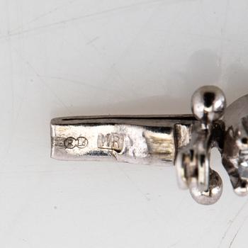 Tennisarmband av 18K vitguld med runda briljantslipade diamanter 3,50 ct totalt, R.Jacot Zermatt Schweiz.