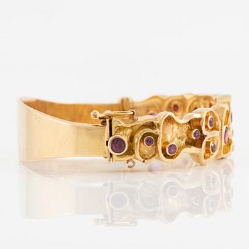 Bracelet, Robbert, 18K gold with red stones. Trosa 1971.