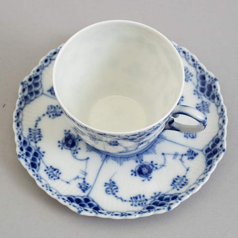 12 porcelain coffee cups and saucers + 1 vase from Royal Copenhagen, Denmark.