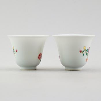 SKÅLAR, 1 par, porslin, Kina, 1900-tal.