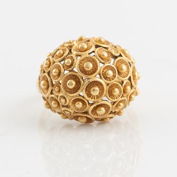 18K gold bombé ring.