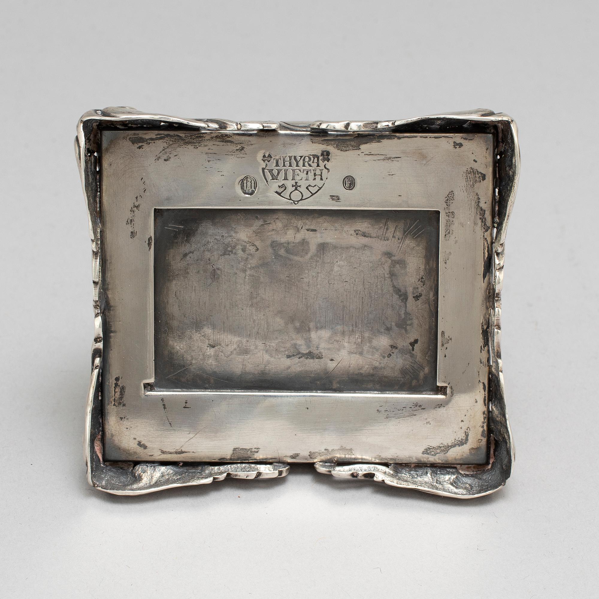 THYRA VIETH, a silver box, Copenhagen 1910.