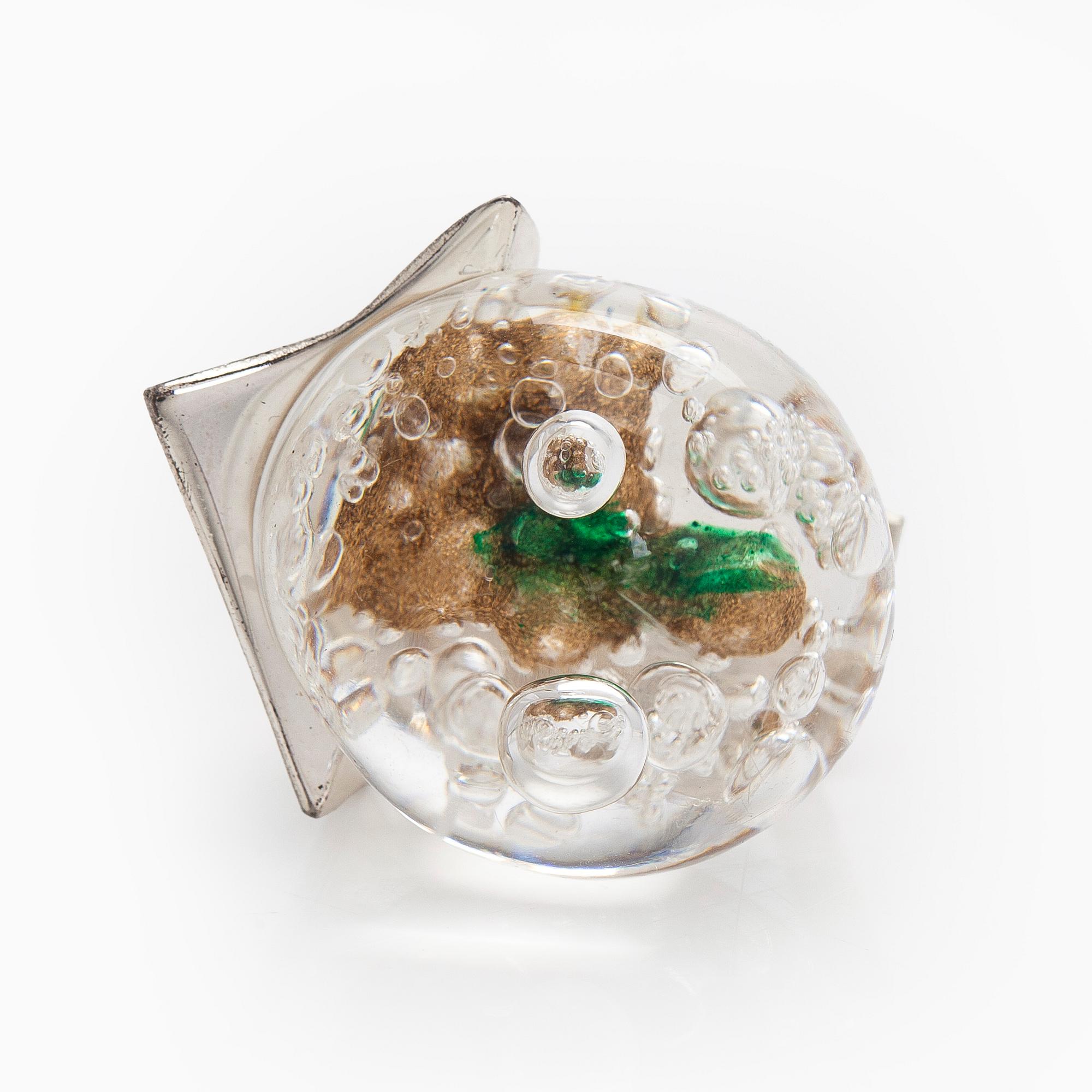 Björn Weckström, Ring, "Förstelnad sjö", akryl, silver, Lapponia 1974.