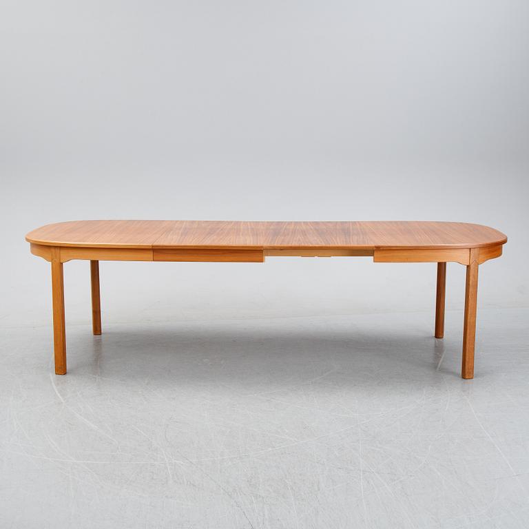Carl Malmsten, a 'Ambassdör' walnut dining suite, Åfors Möbelfabrik.