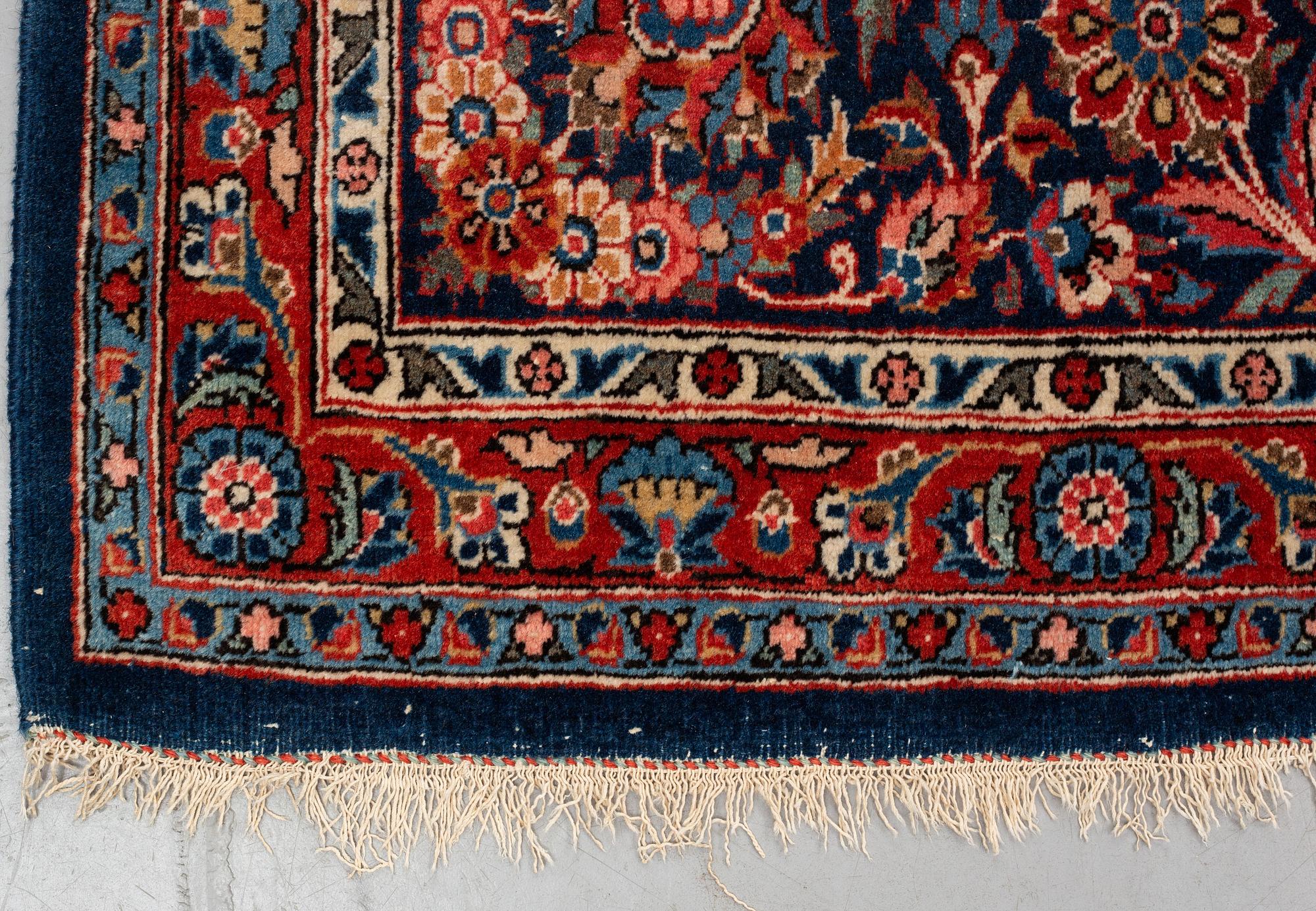 Matta, semiantik Keshan, ca 364 x 274 cm.