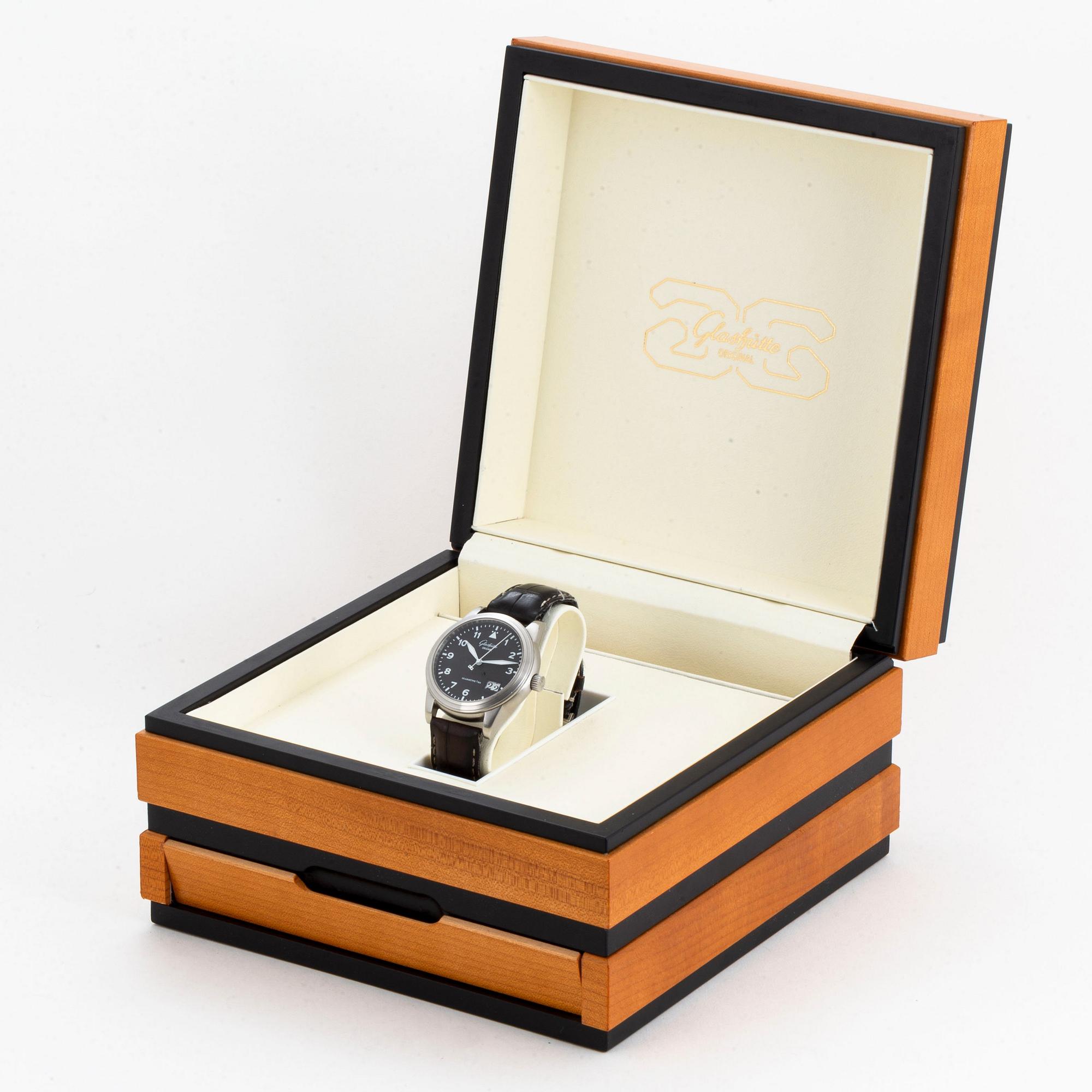 Glashütte, Original, Navigator Senator, "Panorama Date".