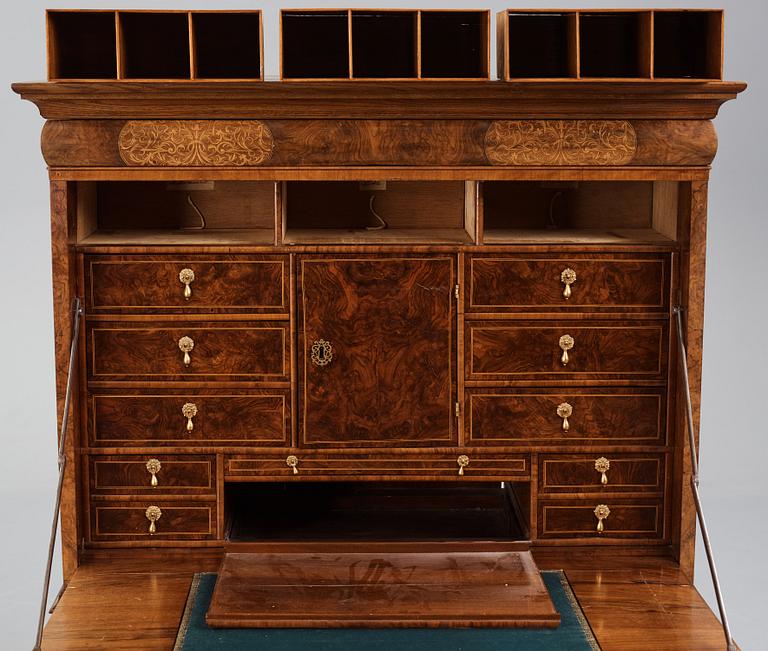 A English William and Mary (Baroque) secretaire.