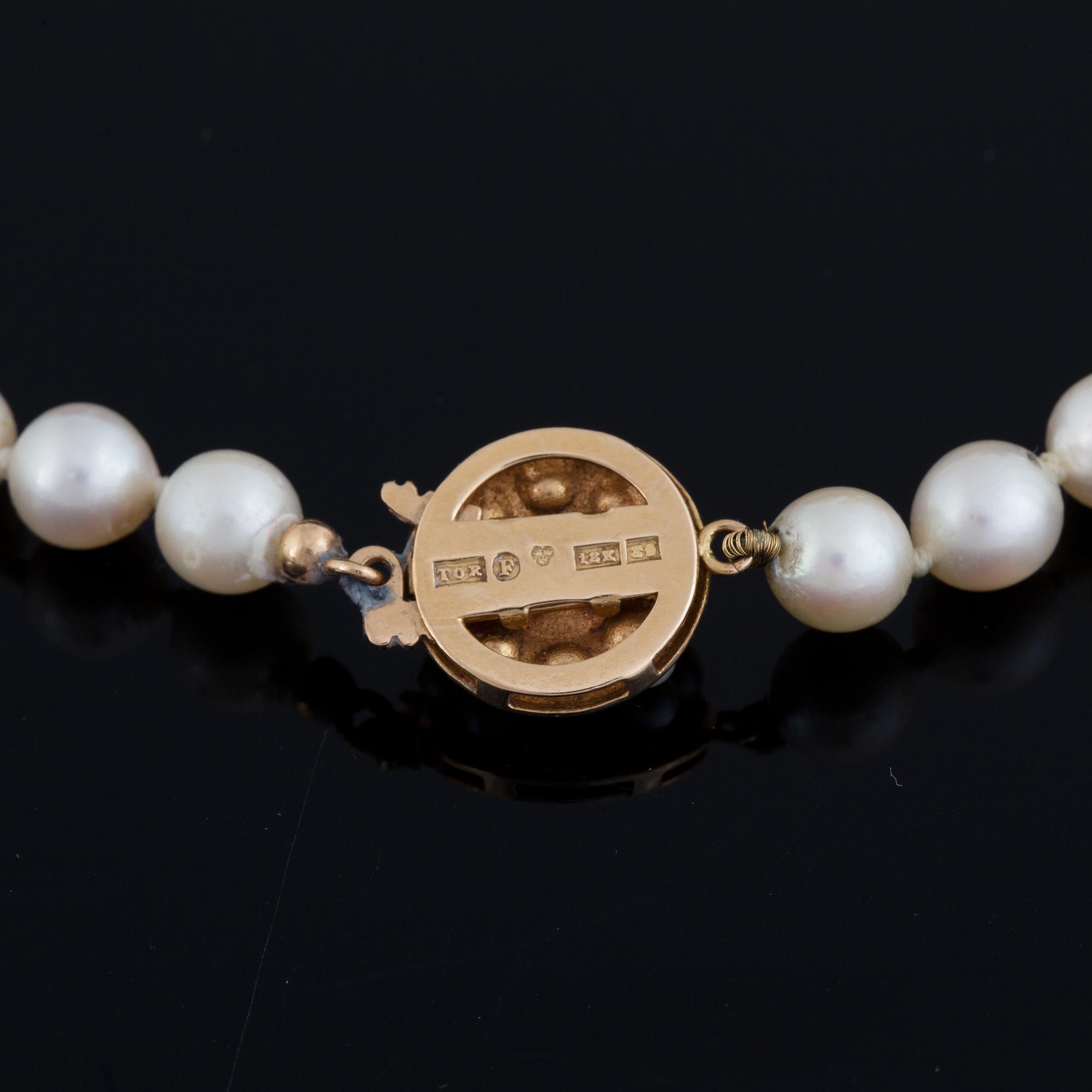 Cultured pearl necklace.