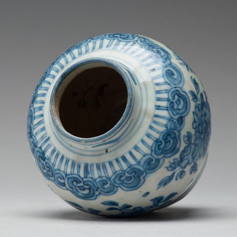 A blue and white jar, Ming dynasty, Wanli (1572-1620).