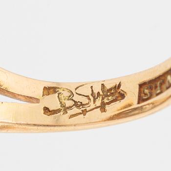 Ring, 18K gold set with round brilliant-cut and old-cut diamonds, STN, Norrköping 1954.