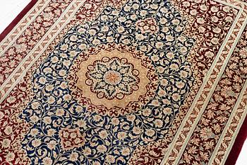 Matta, silke Ghom, signerad, ca. 106 x 80 cm.