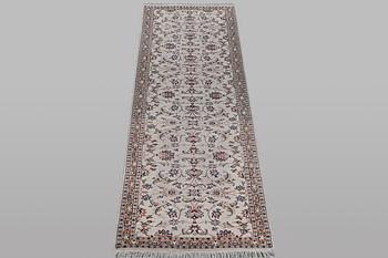 A runner carpet, Kashan, ca 380 x 86 cm.