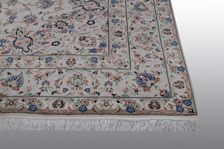 A CARPET, Kashan, signerad Kashan Frothan, ca 390 x 295 cm.