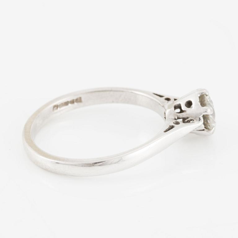 Ring 18K white gold with brilliant-cut diamond.