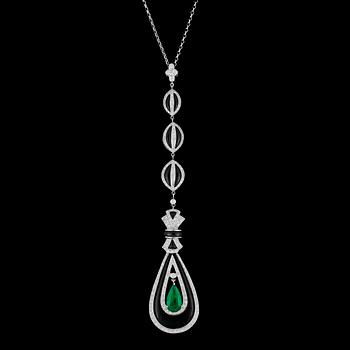 350. An emerald,1.46 cts, black onyx and brilliant cut diamond pendant, tot. 1.20 cts.