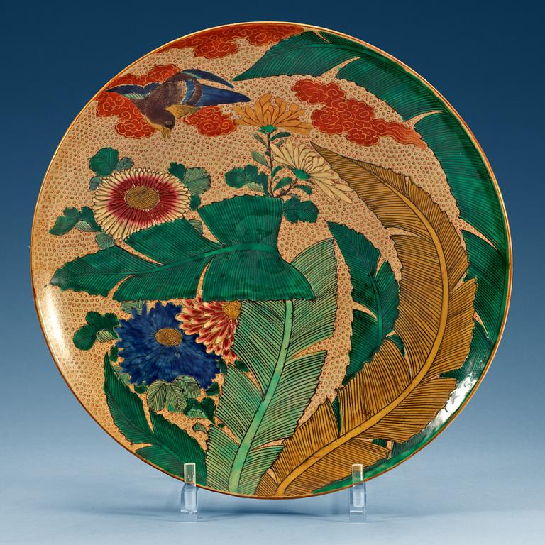 A Japanese Kutani ware charger, Meiji (1868-1912).