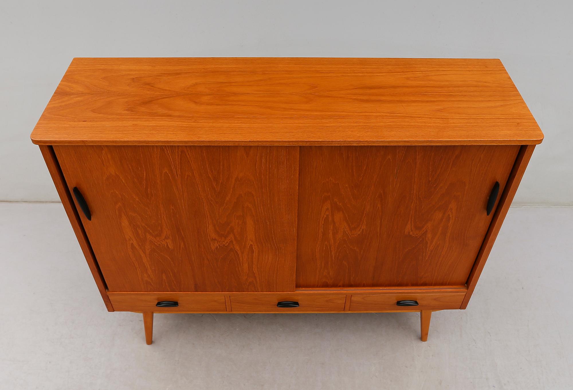 SIDEBOARD, 1900-talets andra hälft.