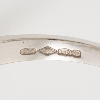 A platinum ring with an emerald-cut diamond 2.31 ct.